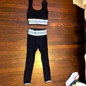 Activewear set with matching crop top and legging